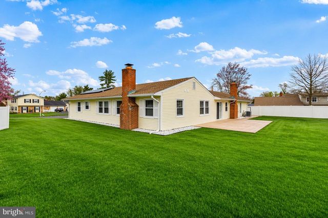 10 THORNHILL CT, Willingboro, NJ 08046