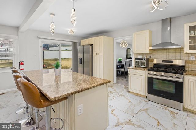 10 THORNHILL CT, Willingboro, NJ 08046