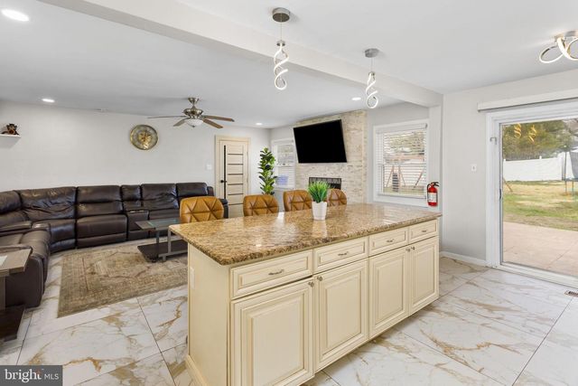 10 THORNHILL CT, Willingboro, NJ 08046