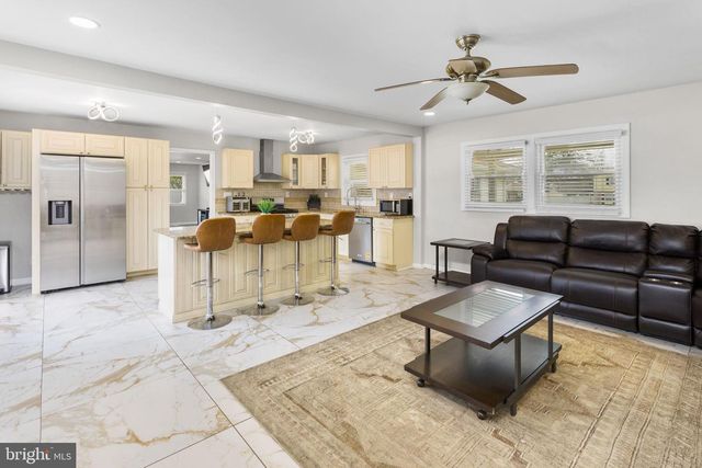 10 THORNHILL CT, Willingboro, NJ 08046