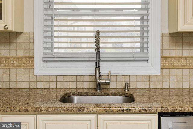 10 THORNHILL CT, Willingboro, NJ 08046