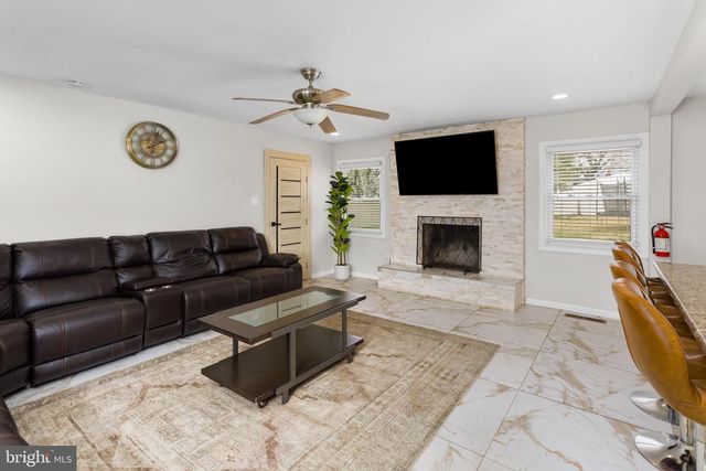 10 THORNHILL CT, Willingboro, NJ 08046