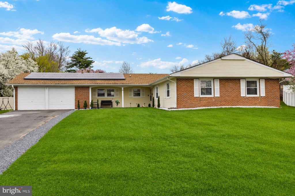 10 THORNHILL CT, Willingboro, NJ 08046