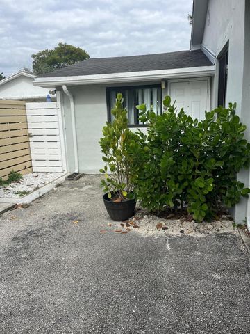 735 NE 37th Street A, Oakland Park, FL 33334