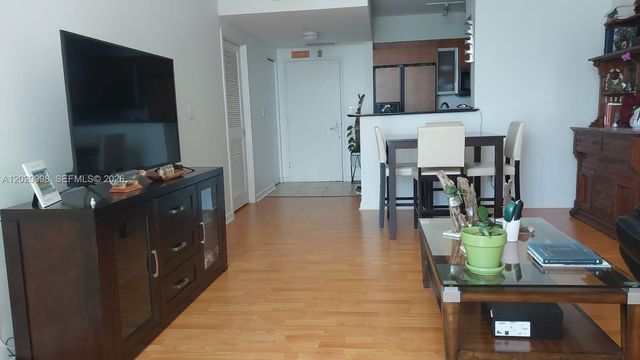 325 S BISCAYNE BL 1516, Miami, FL 33131
