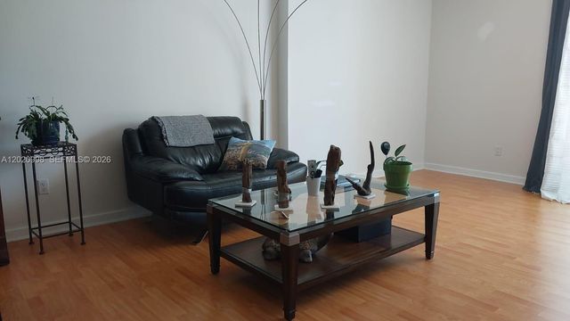 325 S BISCAYNE BL 1516, Miami, FL 33131