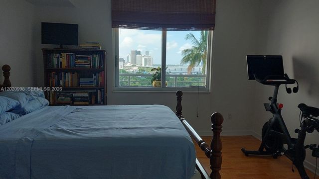 325 S BISCAYNE BL 1516, Miami, FL 33131