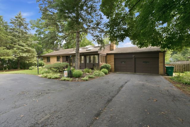 567 Happ Road, Northfield, IL 60093