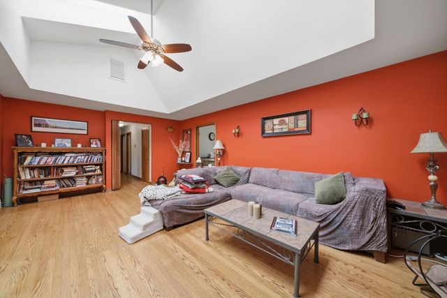 567 Happ Road, Northfield, IL 60093