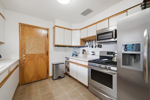 567 Happ Road, Northfield, IL 60093