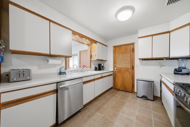 567 Happ Road, Northfield, IL 60093