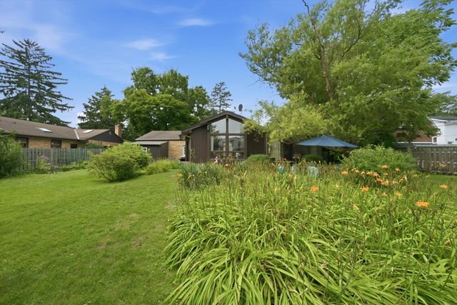 567 Happ Road, Northfield, IL 60093