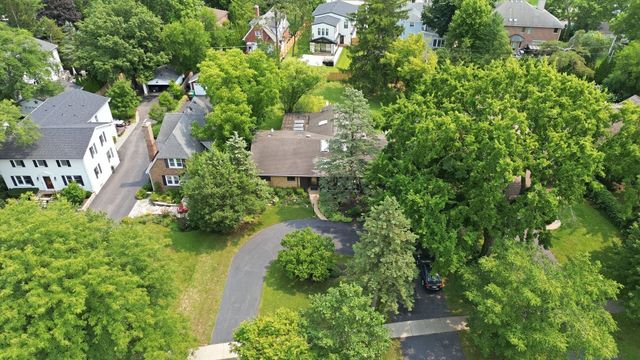 567 Happ Road, Northfield, IL 60093