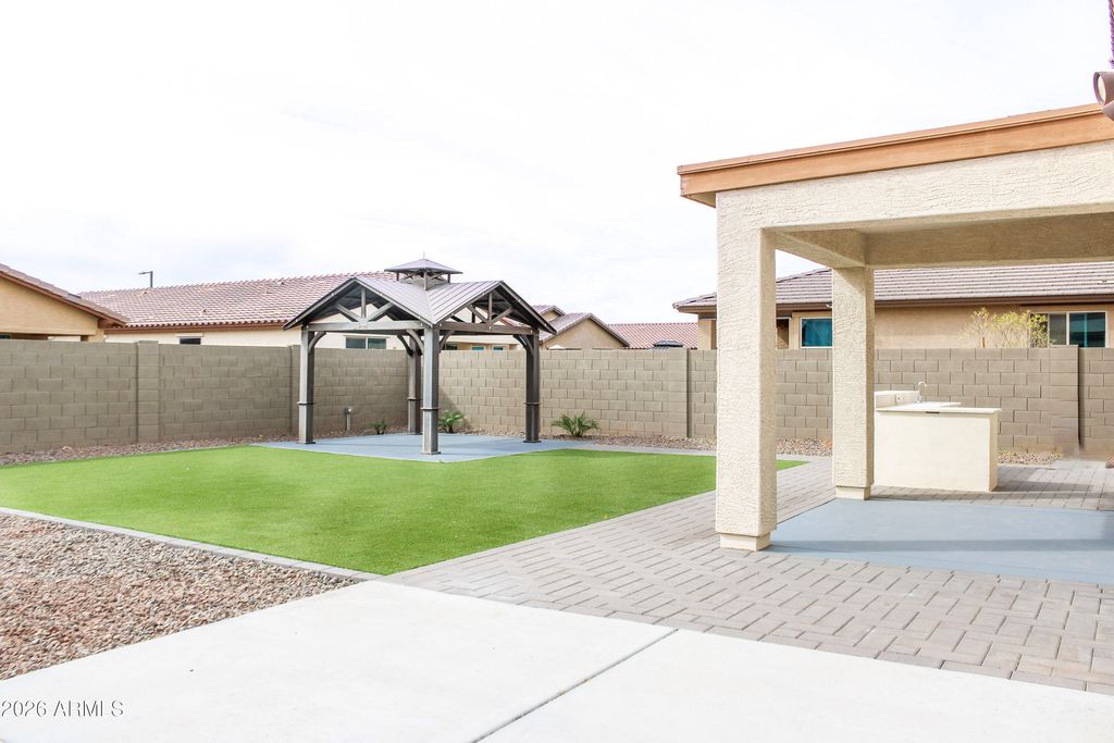 Image 13 of property listing at 18519 W WILLIAMS Road, Surprise, AZ 85387