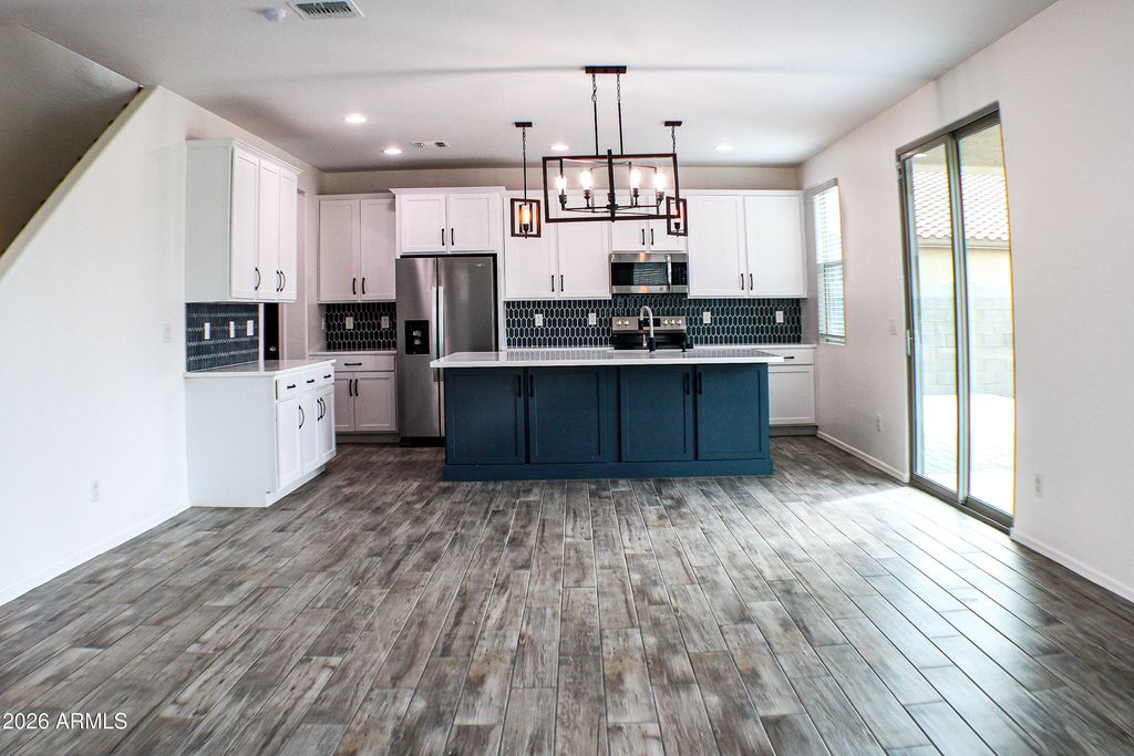 Image 4 of property listing at 18519 W WILLIAMS Road, Surprise, AZ 85387