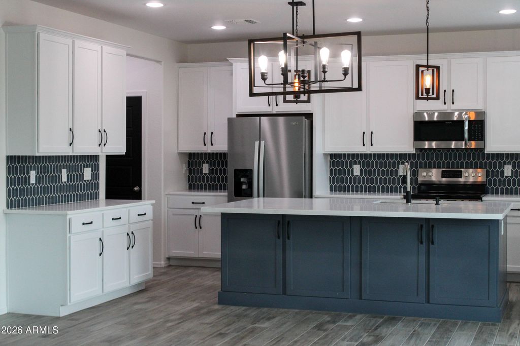 Image 7 of property listing at 18519 W WILLIAMS Road, Surprise, AZ 85387