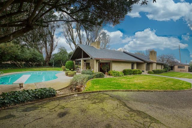 419 Burkhard Rd, Patterson, CA 95363