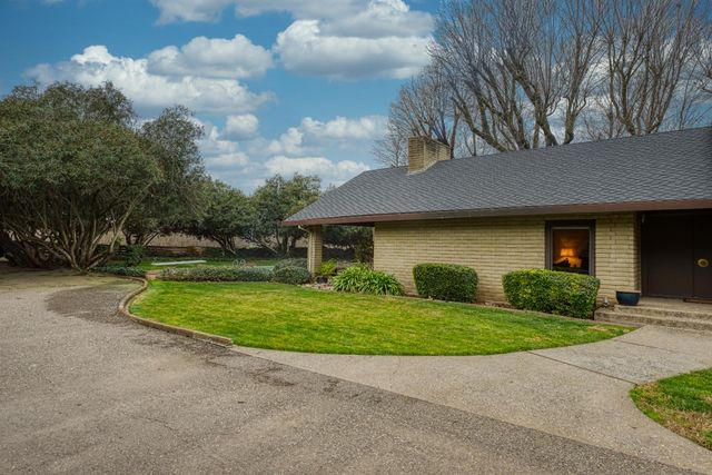 419 Burkhard Rd, Patterson, CA 95363