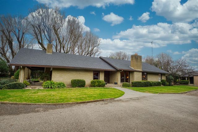 419 Burkhard Rd, Patterson, CA 95363