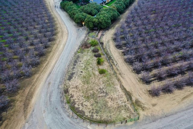 419 Burkhard Rd, Patterson, CA 95363