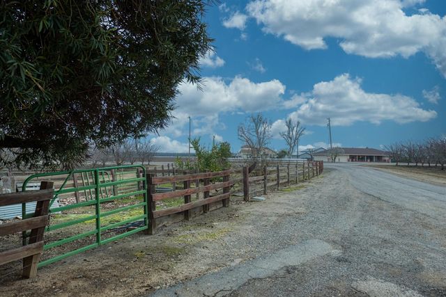 419 Burkhard Rd, Patterson, CA 95363