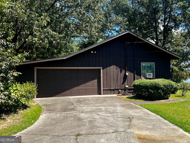 847 W Lake Drive, East Dublin, GA 31027