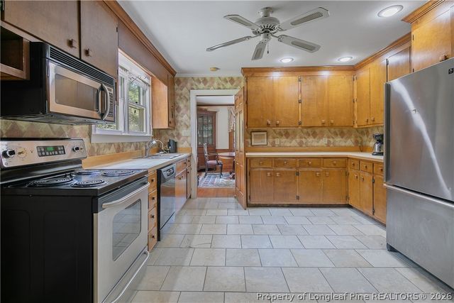 1610 Twin Oak Drive, Fayetteville, NC 28305