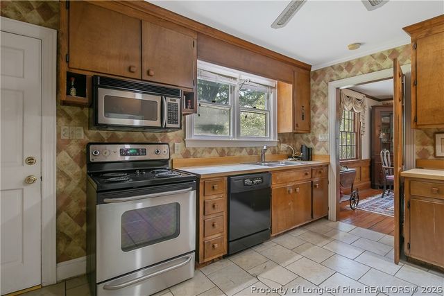 1610 Twin Oak Drive, Fayetteville, NC 28305