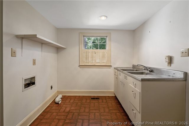 1610 Twin Oak Drive, Fayetteville, NC 28305