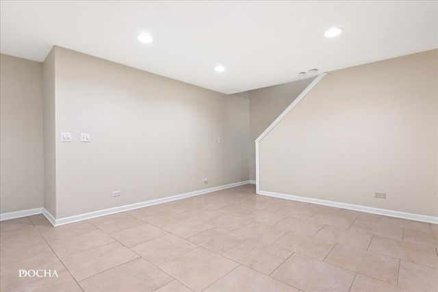 3179 Village Green Drive, Aurora, IL 60504
