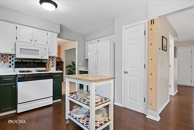 3179 Village Green Drive, Aurora, IL 60504