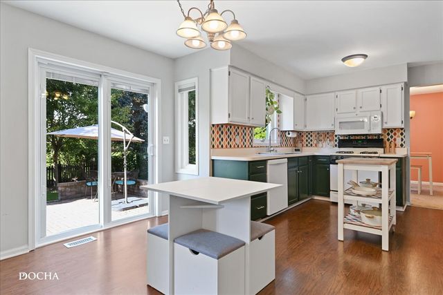 3179 Village Green Drive, Aurora, IL 60504