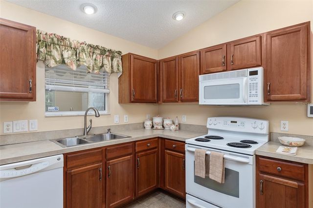 2588 ENGLISH IVY CIRCLE, The Villages, FL 32162