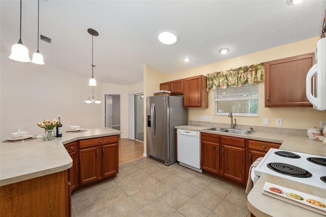 2588 ENGLISH IVY CIRCLE, The Villages, FL 32162