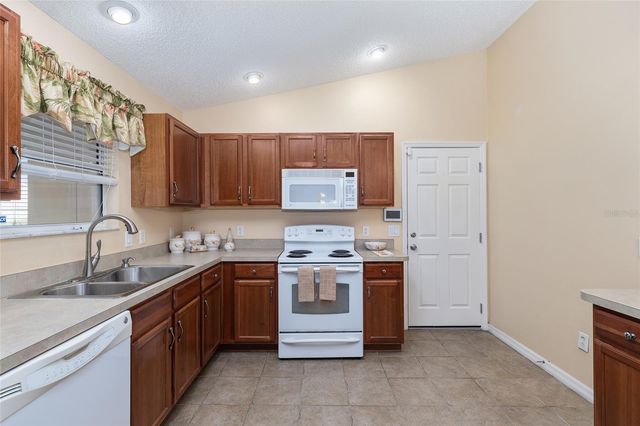 2588 ENGLISH IVY CIRCLE, The Villages, FL 32162