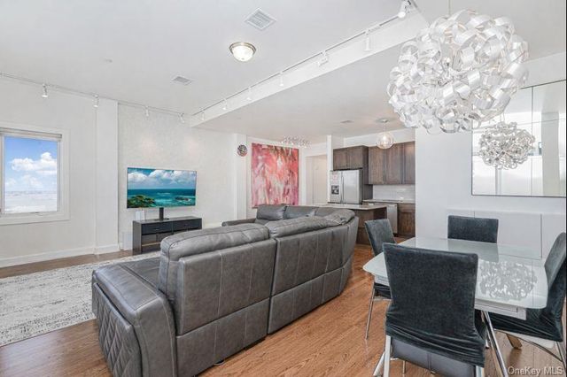 90 Bay Street Landing 8D, Staten Island, NY 10301