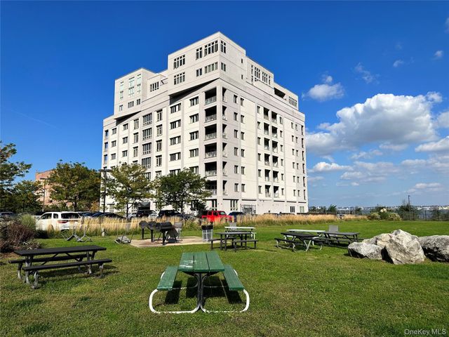 90 Bay Street Landing 8D, Staten Island, NY 10301