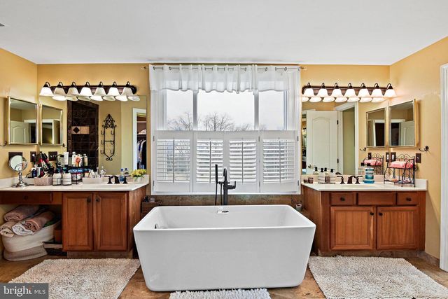 21922 HYDE PARK DR, Ashburn, VA 20147