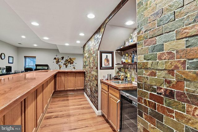 21922 HYDE PARK DR, Ashburn, VA 20147