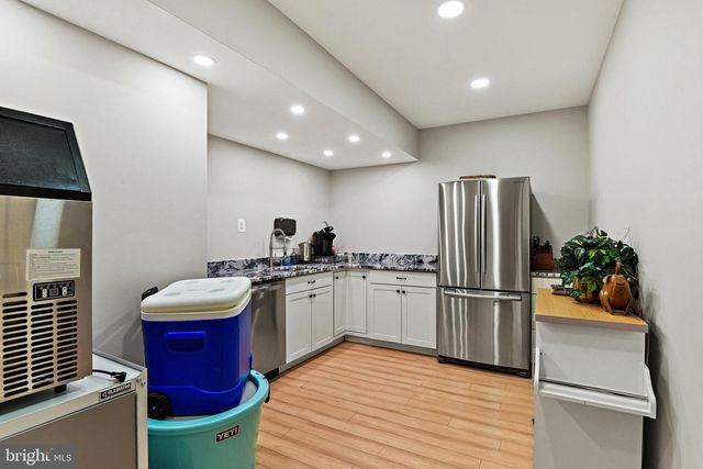 21922 HYDE PARK DR, Ashburn, VA 20147
