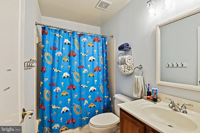 21922 HYDE PARK DR, Ashburn, VA 20147