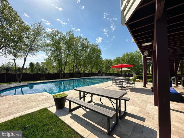 21922 HYDE PARK DR, Ashburn, VA 20147