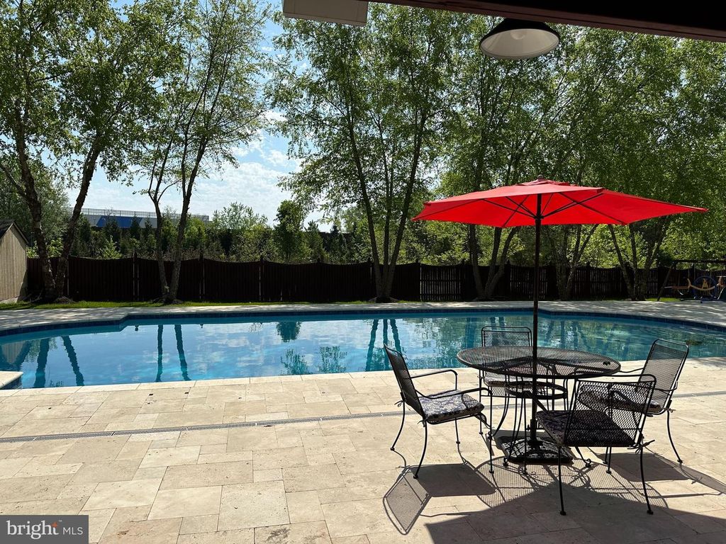 21922 HYDE PARK DR, Ashburn, VA 20147