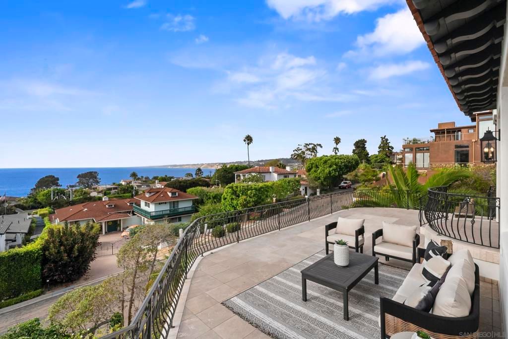 Image 10 of property listing at 1745 Amalfi St, La Jolla, CA 92037