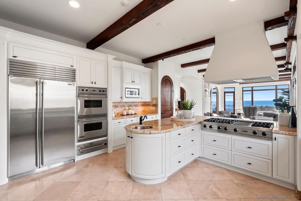 Image 11 of property listing at 1745 Amalfi St, La Jolla, CA 92037