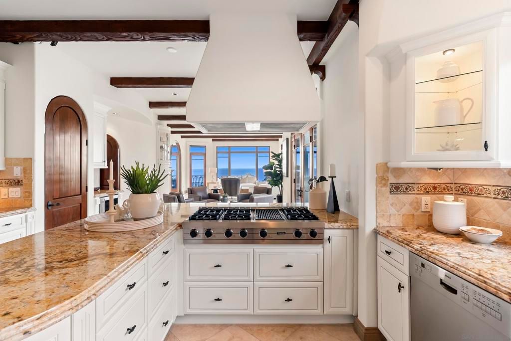 Image 12 of property listing at 1745 Amalfi St, La Jolla, CA 92037