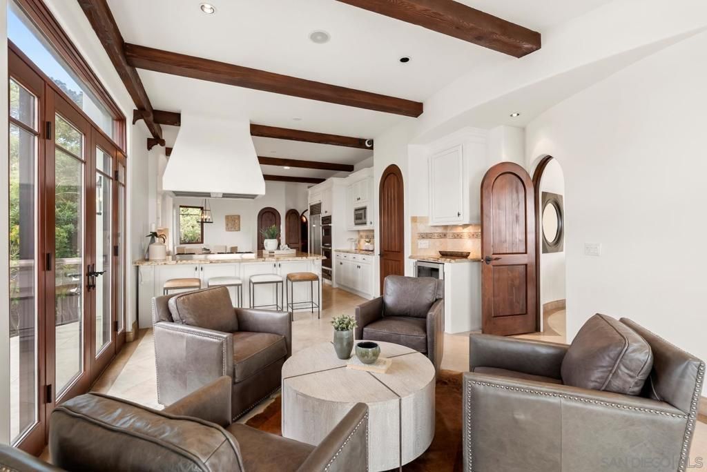 Image 14 of property listing at 1745 Amalfi St, La Jolla, CA 92037