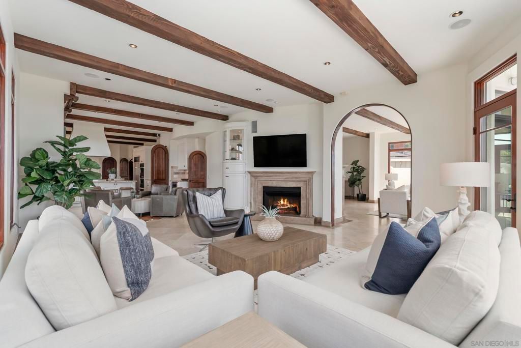 Image 15 of property listing at 1745 Amalfi St, La Jolla, CA 92037