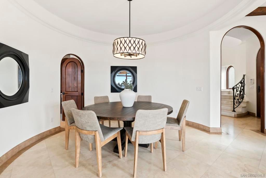 Image 17 of property listing at 1745 Amalfi St, La Jolla, CA 92037