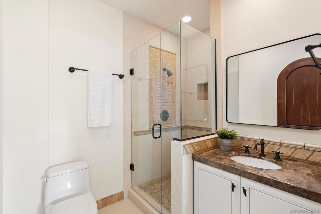 Image 27 of property listing at 1745 Amalfi St, La Jolla, CA 92037